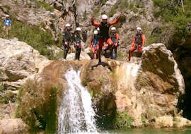 Canyoning expert à Otívar - Málaga avec Gualay Aventura Andalucía Canyoning expert à Otívar - Málaga avec Gualay Aventura Andalucía.