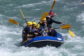 A group of friends is enjoying their Rafting on Dranse River - Classic activity with AN Rafting Haute-Savoie.
