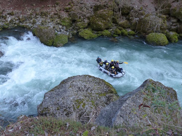 A group of friends is enjoying their Rafting on Dranse River - Classic activity with AN Rafting Haute-Savoie.