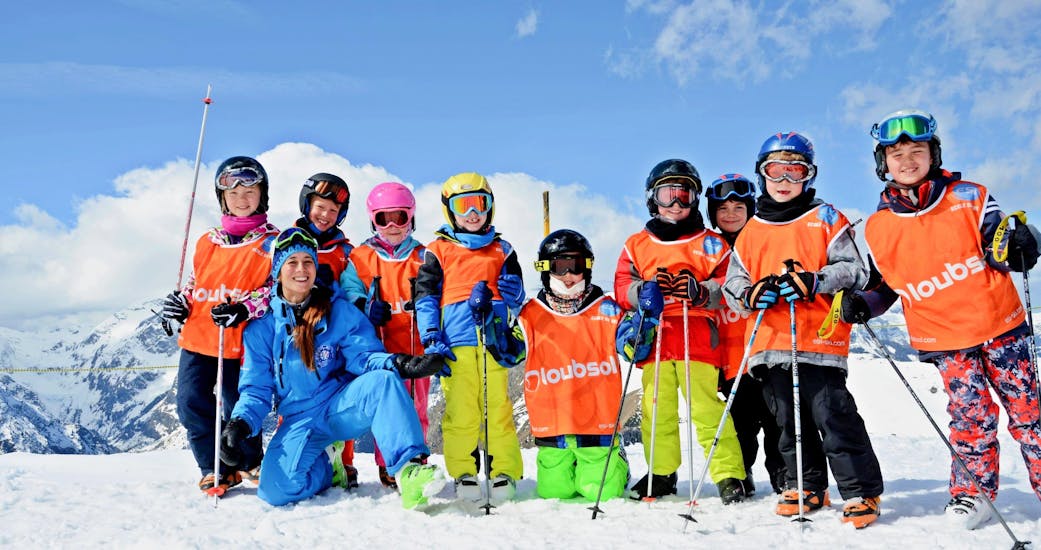 Lezioni di sci per bambini (6-12 anni) per tutti i livelli.