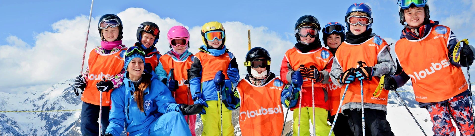 Children have fun during their kids ski lessons (4-12 y.) for all levels in Les Deux Alpes with the European Ski School. 