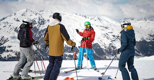 adult-ski-lessons-for-first-timers-top-secret-ski-und-snowboard-school-davos People are participating in adult ski lessons "beginners special" for first-timers with Top Secret ski school in Davos.