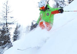 The skier is descending a slope during one of the Private Off-Piste Skiing Tours - All Levels offered by the Scuola di Sci Aevolution Folgarida
