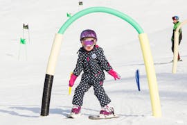 A child takes private ski lessons for kids of all levels with the Tiroler Ski School Brixen am Thale.