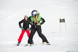 A skier attending the private ski lessons for adults of all levels at the Tiroler Ski School Brixen am Thale.