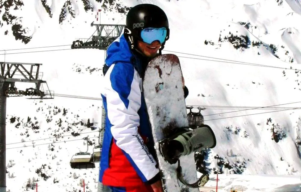 Clases de snowboard para niños y adultos principiantes con Skischule Ischgl Schneesport Akademie Adultos y niños aprenden a hacer snowboard en las clases de snowboard para niños y adultos - Para principiantes, de la escuela de esquí Skischule Ischgl Schneesport Akademie.