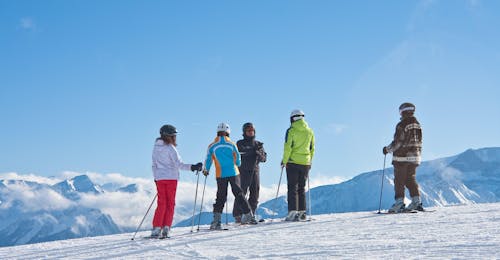Clases de esquí para adolescentes y adultos - Máx. 8 por grupo con École de ski Evolution 2 Val d'Isère Clases de esquí para adolescentes y adultos - Máx. 8 por grupo con École de ski Evolution 2 Val d'Isère.