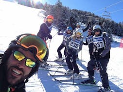 Selfie mit dem Skilehrer in Bormio während einer der Kinderskikurse (6-12 Jahre) für alle Levels - Ganztags.