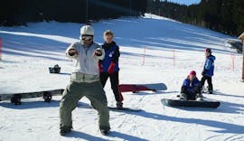 Clases de snowboard para debutantes con Learn2Ride Snowboardschule Oberhof.
