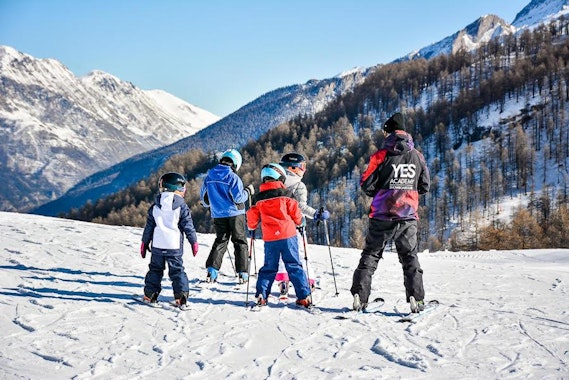 Sestriere - Kids Ski Lessons (6-14 y.) for First-Timers