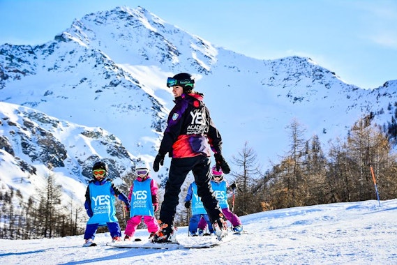 Sestriere - Kids Ski Lessons (4-6 y.) for Beginners - Christmas
