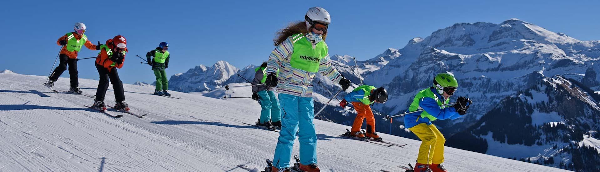Lezioni di sci per bambini per tutti i livelli.