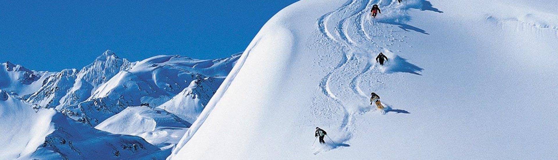 Lezioni private di sci per adulti a partire da 10 anni per tutti i livelli.