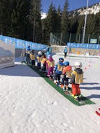 Des enfants font des Cours de ski Enfants "Mini Club" (3-5 ans) avec ESI Morgins M3S.