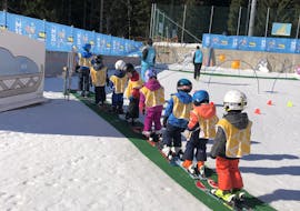Kids doing Kids Ski Lessons "Mini Club" (3-5 y.) from Ski School ESI Morgins M3S.