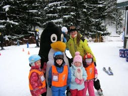 Lezioni di sci per bambini a partire da 4 anni per tutti i livelli con Classic Ski School Harrachov.