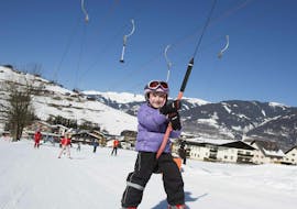A kid using a lift during private ski lessons for kids of all levels with ski school Ski Dome Viehhofen.