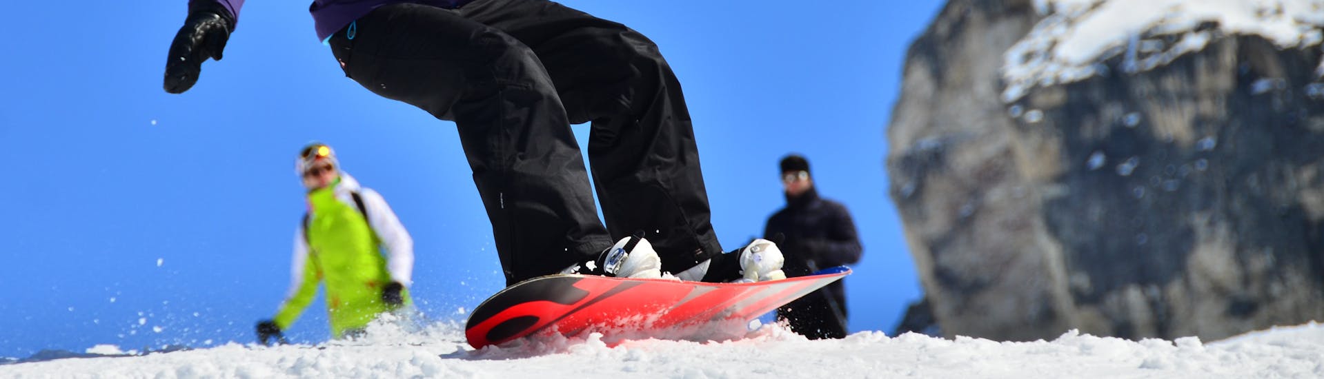 Aperçu d'une leçon de snowboard (à partir de 13 ans) à Le Tour avec l'École de ski Evolution 2 Chamonix.