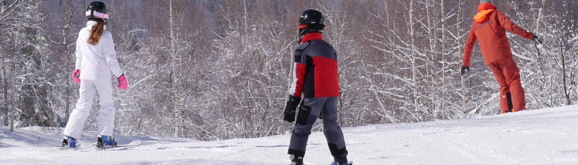 Clases particulares de esquí para niños.