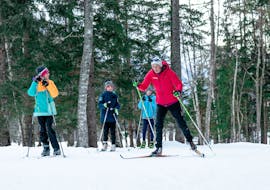 Famille lors d'une leçon privée de ski de fond pour tous les niveaux avec l'École de ski Evolution 2 Chamonix.