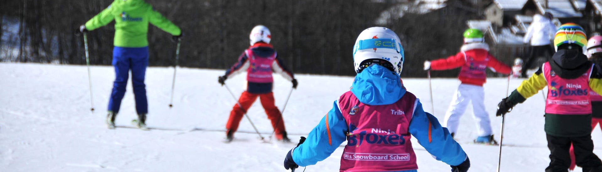 I bambini imparano a sciare nelle Lezioni di sci per bambini (4-12 anni) - Tutti i livelli organizzati dalla scuola di sci Scuola di Sci B.foxes.