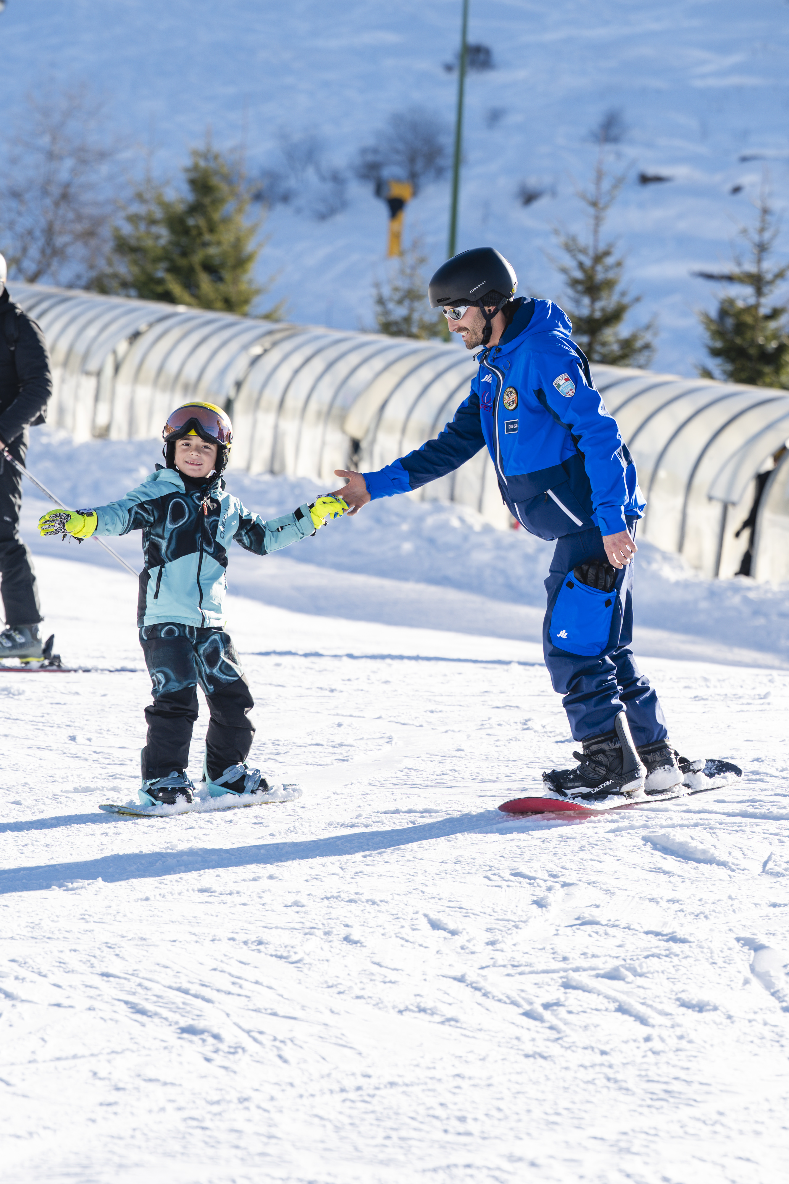 Privé snowboardlessen voor kinderen en volwassenen van alle niveaus met Scuola di Sci e Snowboard Prato Nevoso.
