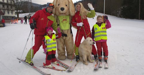 Clases de esquí para niños a partir de 3 años para todos los niveles con JPK SKI SCHOOL Harrachov Clases de esquí para niños a partir de 3 años para todos los niveles con JPK SKI SCHOOL Harrachov .