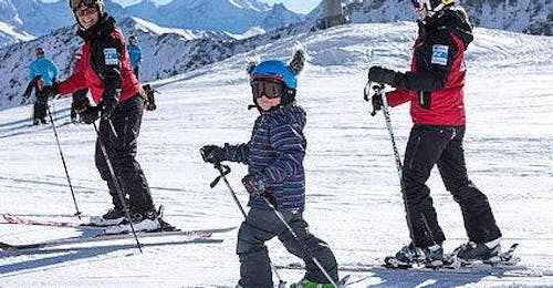 Clases de esquí privadas para niños a partir de 3 años para todos los niveles con G'Lys Ski School Les Paccots Clases de esquí privadas para niños a partir de 3 años para todos los niveles con G'Lys Ski School Les Paccots.