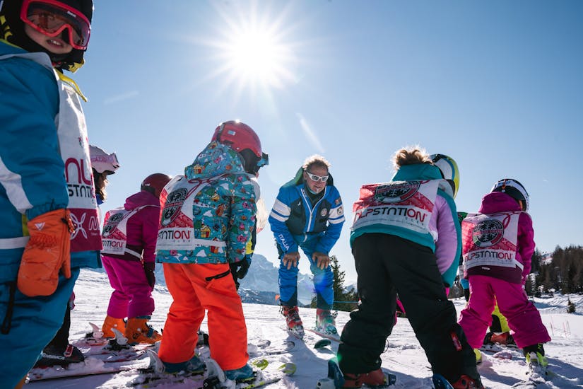 Lezioni di sci per bambini (3-15 anni) per tutti i livelli.
