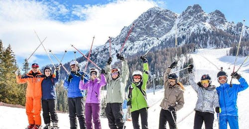 Lezioni di sci per adulti per tutti i livelli - Natale con Scuola di Sci e Snowboard Sporting al Plan Lezioni di sci per adulti per tutti i livelli - Natale con Scuola di Sci e Snowboard Sporting al Plan.