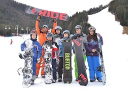 Snowboardlessen voor alle niveaus met Scuola di Sci e Snowboard Sporting al Plan.