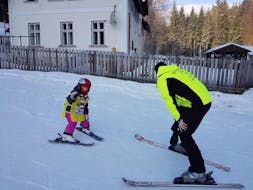 Lezioni private di sci per bambini per tutti i livelli con Ski Centrum Safar.