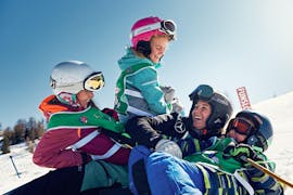 Clases de esquí para niños a partir de 4 años para avanzados con Scuola di Sci e Snowboard Dolomites La Villa.