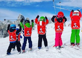 Kids are happy to be on the snow for one of the Kids ski lessons (4-12 y.) for beginners in San Cassiano. 