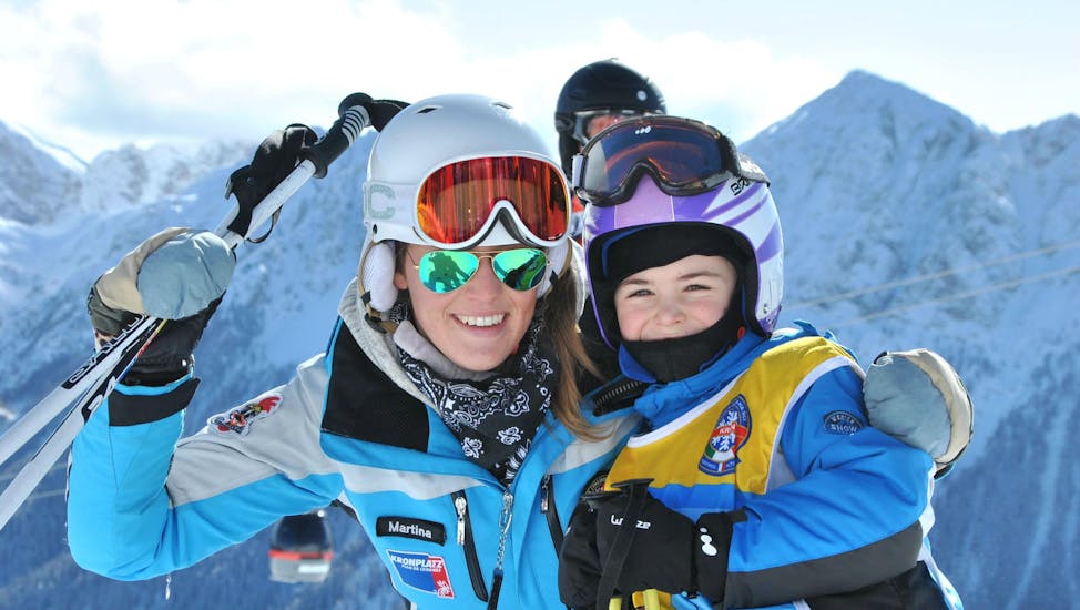 A kid and her instructor during the Private Ski Lessons for Kids of All Ages with Kronschool Valdaora.