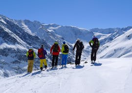 Un groupe d'amis profite du magnifique panorama de Semmering pendant leur Cours de ski Adultes pour Tous niveaux - Demi-journée avec Skischule Semmering.