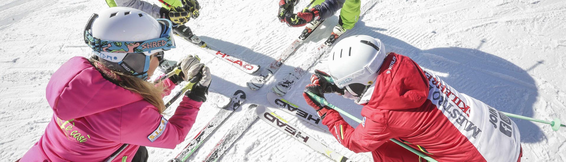 Four kids enjoying their kids ski lessons for advanced with Scuola di Sci Alpe di Siusi.