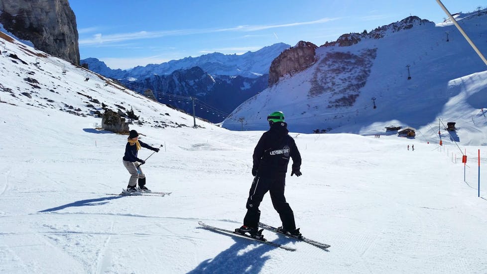private-ski-lessons-for-adults-and-families-leysinski-hero