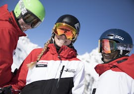 Three skiers smiling during their Snowboarding Lessons (from 8 y.) for First Timers from Skischule Stubai Tirol.