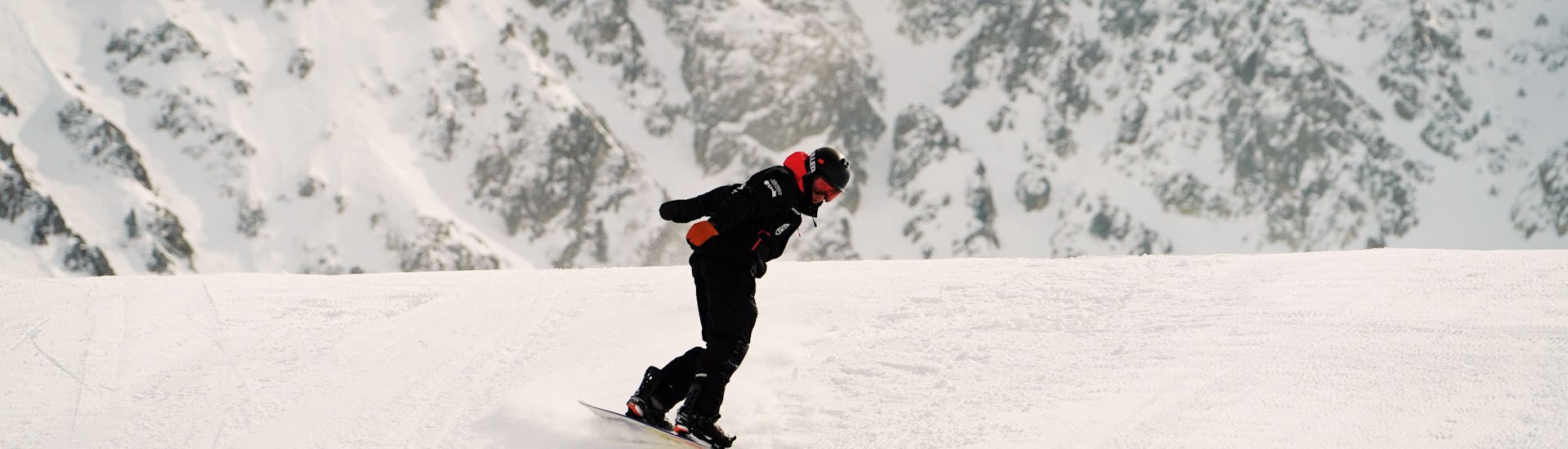 Clases particulares de snowboard para todas las edades.