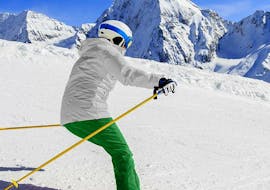 Un adulte prend un Cours particulier de ski Adultes - Basse saison - Arc 1950 avec Evolution 2 Spirit - Arc 1950 & Villaroger.