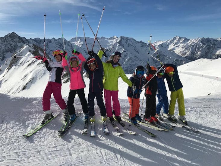 Happy participants in Pontedilegno during one of the kids ski lessons for beginners.