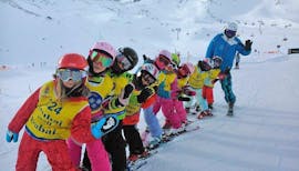 A group of teens is having fun while the ski lessons for teens with ski school Neustift Olympia at the Stubai glacier.
