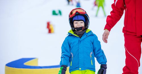 Clases de esquí para niños a partir de 4 años para debutantes con Pontedilegno Ski School Clases de esquí para niños a partir de 4 años para debutantes con Pontedilegno Ski School.