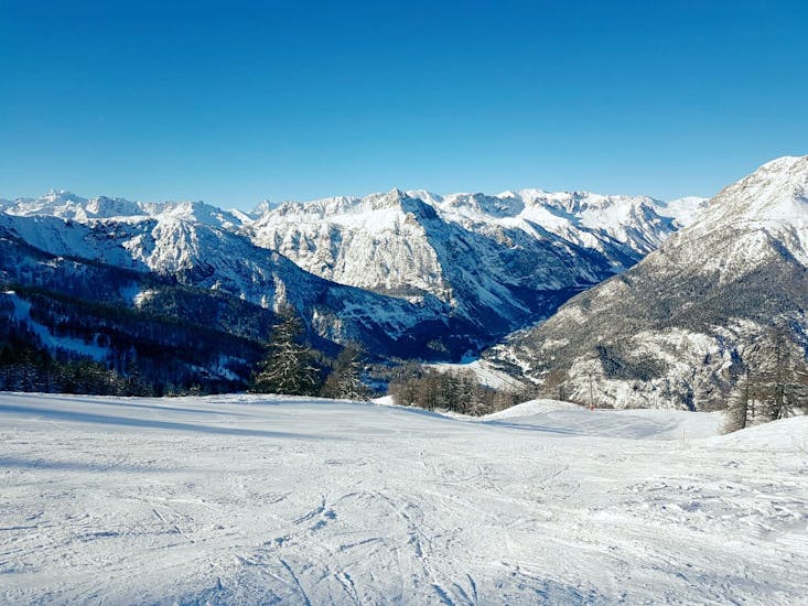 Mountains of Bardonecchia. The perfect place for the adults ski lessons for all levels. 