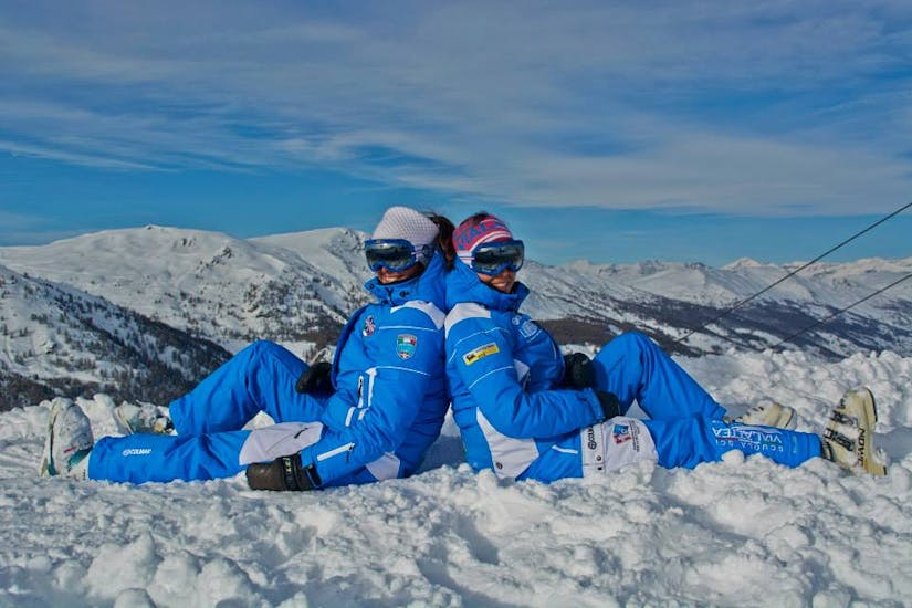 Ski instructors relaxing after one of the adults ski lessons for beginners in Sauze d'Oulx.