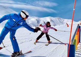 A Kids Ski Lesson for All Levels in takes place with Escuela Esquí Formigal. 