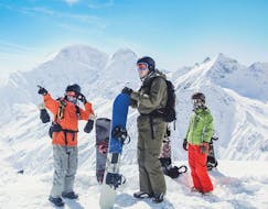 A snowboarding lesson for all levels takes places during high season with Escuela Esquí Formigal. 