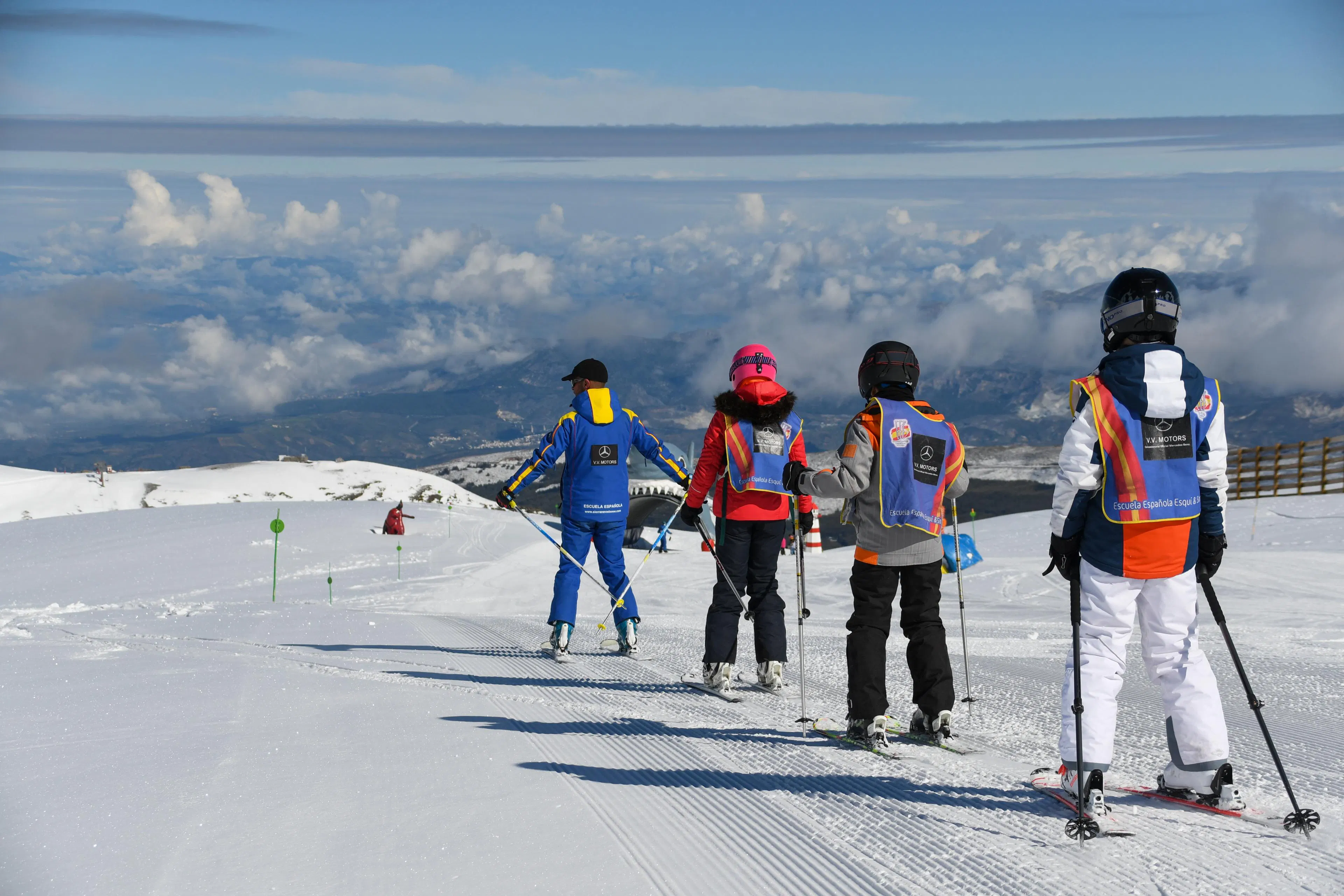 Privater Kinder-Skikurs (3-12 J.) für alle Levels mit Escuela Española de Esquí y Snowboard Sierra Nevada Privater Kinder-Skikurs (3-12 J.) für alle Levels mit Escuela Española de Esquí y Snowboard Sierra Nevada.