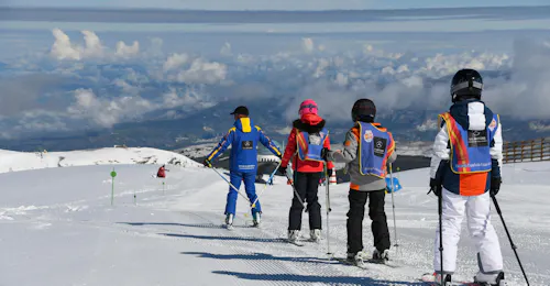 Cours particulier de ski Enfants (3-12 ans) pour Tous niveaux avec Escuela Española de Esquí y Snowboard Sierra Nevada Photo d'un groupe durant les Cours particulier de ski Enfants (3-12 ans) pour Tous niveaux avec Escuela Española de Esquí y Snowboard Sierra Nevada.